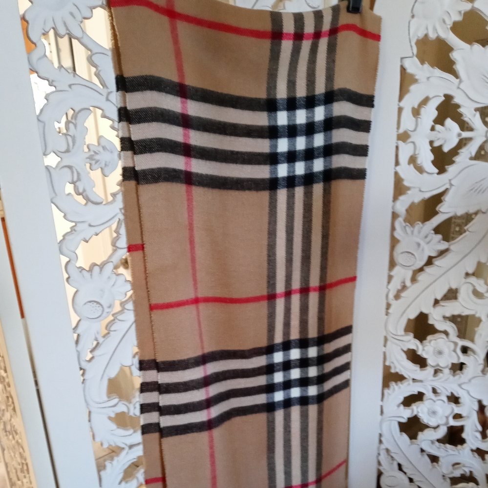 Cashmere 100% Made In Scotland Scarf!!
